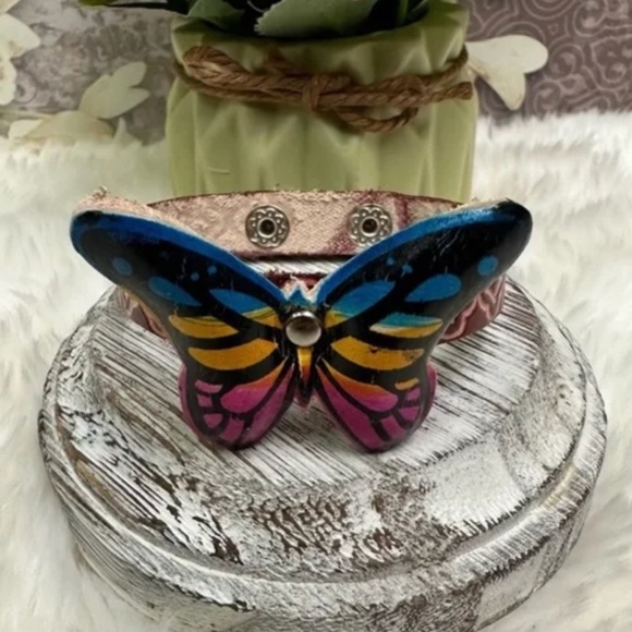 NWT Genuine Leather Handcrafted Butterfly Bracelet! - Picture 2 of 7